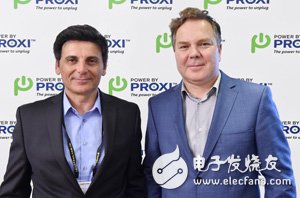 PowerbyProxi执行长Greg Cross(右)表示,日常生活中,还包括各种尺寸、形状、角度的非平面电子产品,因此磁共振技术终将成解套之法。左为PowerbyProxi消费科技事业群业务发展部门副总裁Tony Francesca。