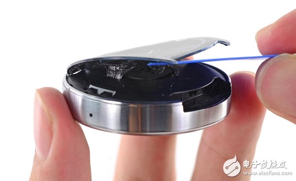 Moto 360暴力拆解:足以秒杀Apple Watch的智能手表?